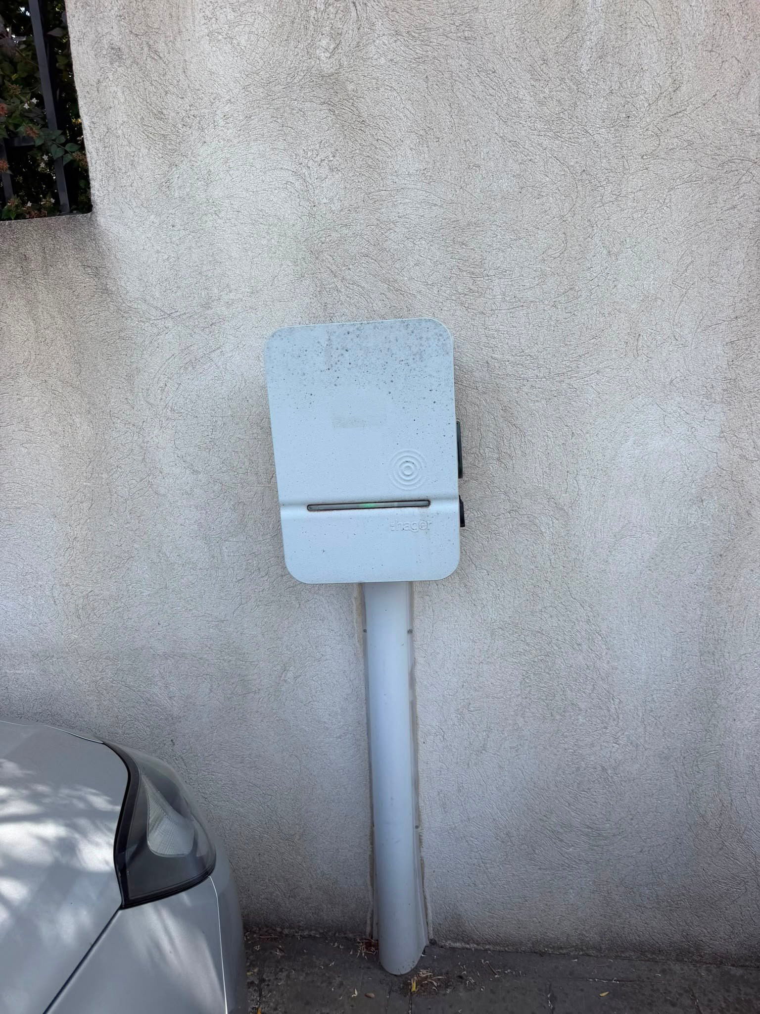 Installation de borne de recharge véhicule électrique - GMD Électricité Nice
